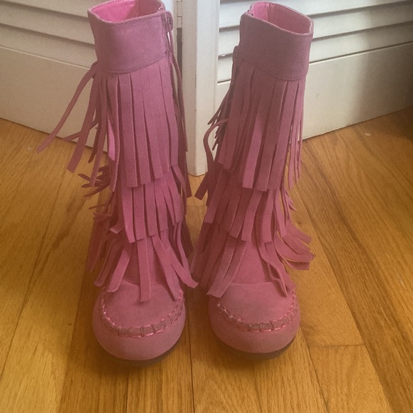 Size 8 toddler Moccasin boots for girls in pink - Picture 2 of 3